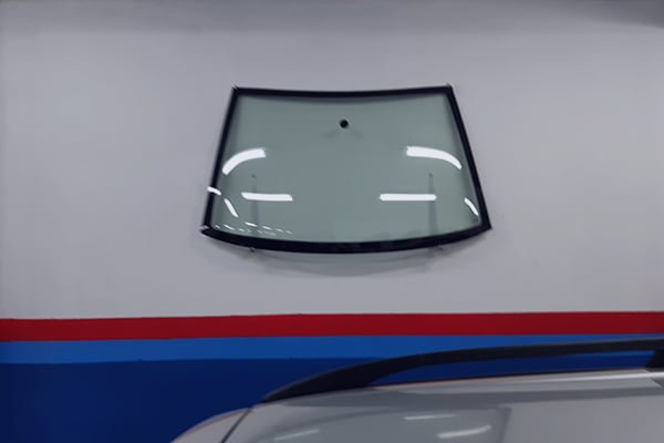 Parabrisas nuevo preparado para su montaje