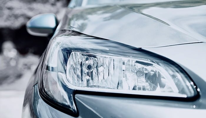 Repuestos de automóvil en el taller