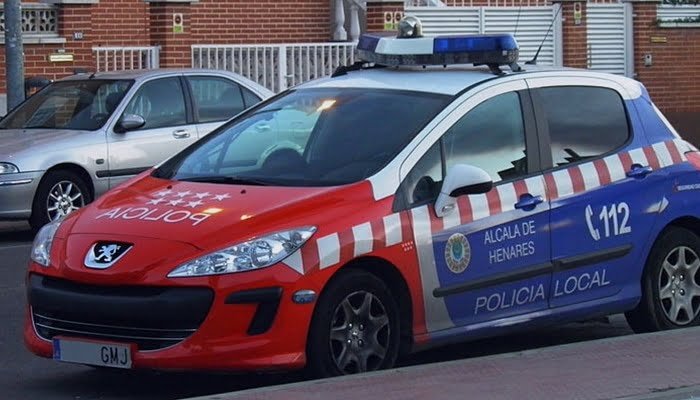 Furgoneta rotulada con la imagen de una empresa